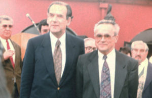 El alcalde saliente Rafael Pino y candidato en las elecciones del 1992, fue generoso con Herman Silva, permitiendo que su equipo se enterar en directo de lo que ocurria en el municipio. Silva dijo en esa oportunidad: es un caballero.